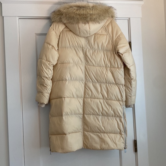 GAP beautiful, LIKE NEW, winter white parka size Medium - Picture 4 of 6